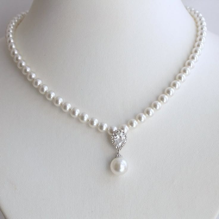 Classic Pearl Teardrop Necklace